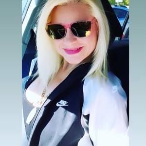 Meet your Posher, Jecenia